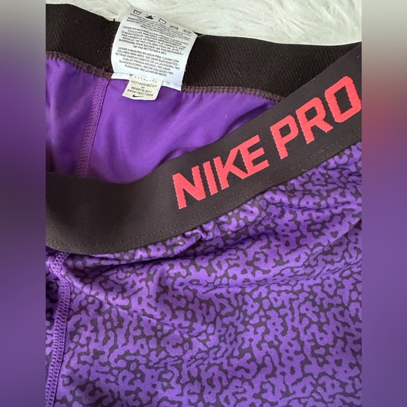 EUC Nike Pro Purple and Black Patterned Cropped Leggings Size M - Picture 3 of 4